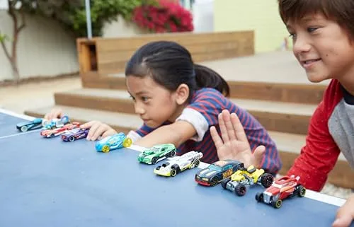 Hot Wheels ▫️ Conjunto de 5 carros à escala 1:64, presente para colecionadores e crianças a partir dos 3 anos (os modelos podem variar), 01806 5