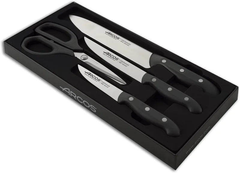 Arcos ▫️ Conjunto de facas de cozinha quatro peças. 3 facas de chef e 1 tesoura em aço inoxidável com cabo ergonómico em polioximetileno, para cortar carne, peixe e legumes. Série Maitre. Cor preta.