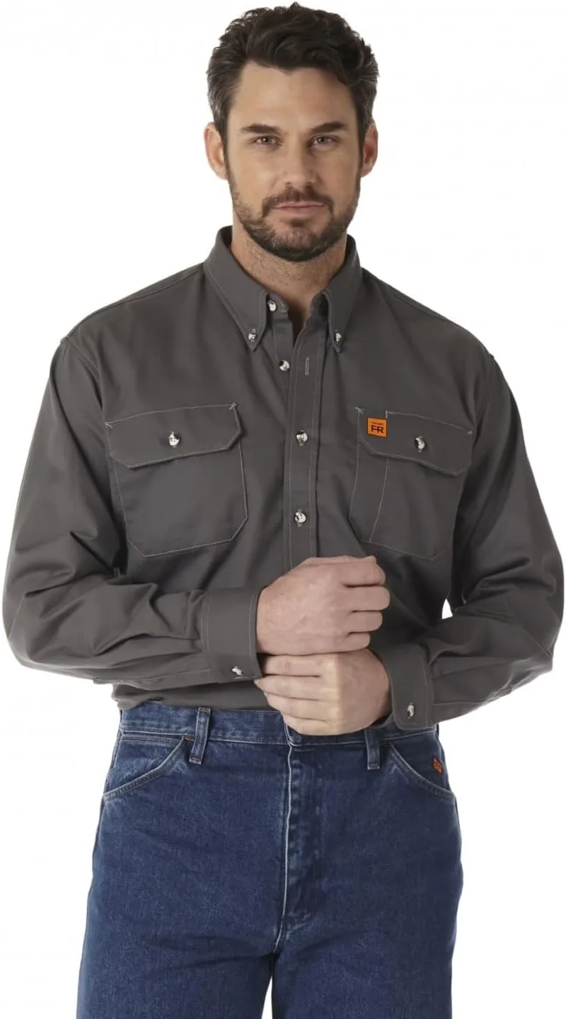 Wrangler ▫️ Camisa de trabalho de manga comprida com bolso com aba, em sarja resistente ao fogo, com avental de utilidades com botões para homem