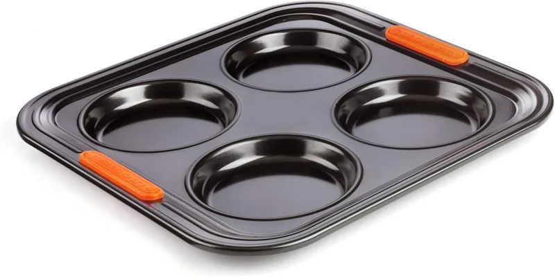 LE CREUSET ▫️ Forma antiaderente para 4 Yorkshire puddings, Ø 10 cm, resistente a ácidos, revestimento em aço ao carbono, Cinza/Laranja, 46056000010000