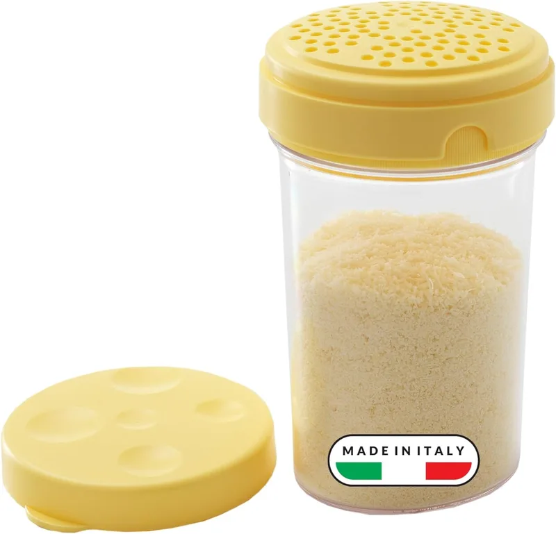Snips ▫️ Espalhador de queijo ralado, máquina de fazer queijo e refrigerador de queijo 2 em 1 - Recipientes para alimentos com esmagador de queijo e distribuidor de queijo integrados, 300 ml, Ø8,5x14,5cm Fabricado em Itália