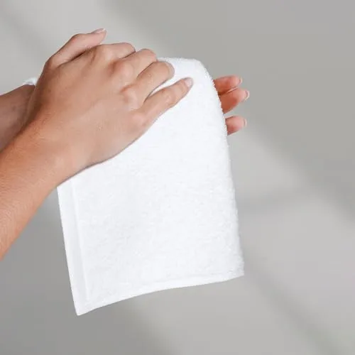 Amazon Basics ▫️ Conjunto de toalhas de banho 100% algodão, absorventes, toalha de lavatório 30 x 30 cm, branco, embalagem de 24 unidades 5