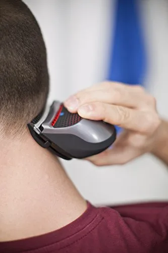 Remington ▫️ Máquina de cortar cabelo para homem com lâminas auto-afiáveis em aço inoxidável, tecnologia Curve-cut para utilização por conta própria, 0,5-15 mm, QuickCut com 9 pentes, cabo/bateria, lítio, estojo HC4250 4