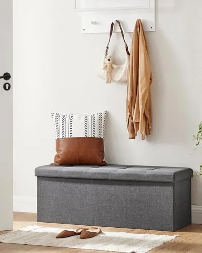 SONGMICS ▫️ Coleção Mazie - Pufe com arrumação, banco dobrável, 38 x 110 x 38 cm, banquinho para apoiar os pés, apoio para a cabeceira da cama, suporta até 300 kg, para sala de estar, quarto, hall de entrada, cinzento escuro LSF77K 4