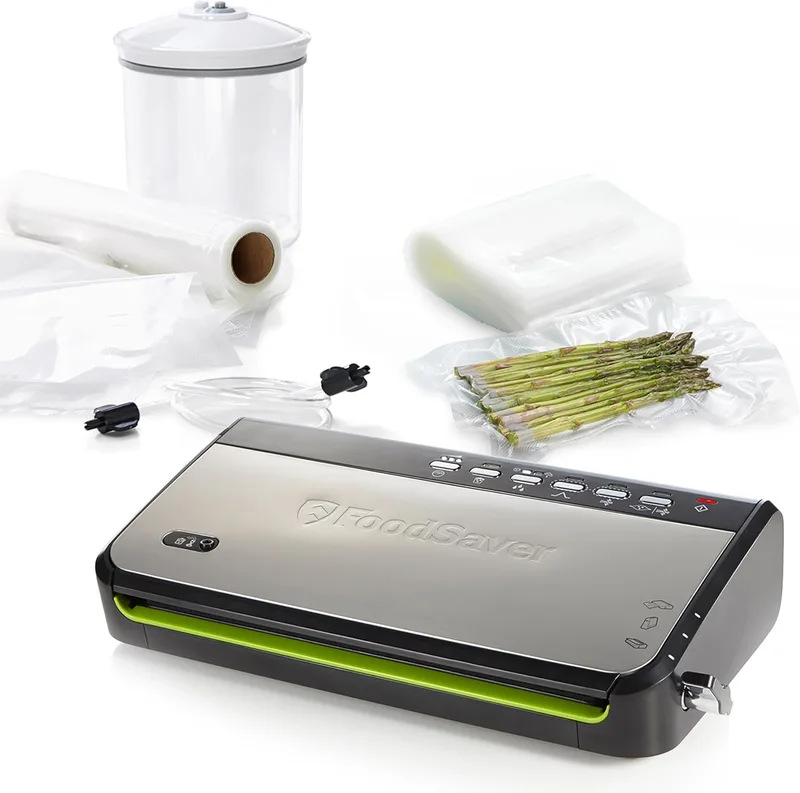 FoodSaver ▫️ Máquina de embalagem a vácuo com compartimento integrado para rolos | Cortador de sacos e modo para alimentos delicados | Inclui sacos de selagem a vácuo variados (FFS005X)