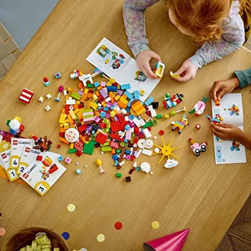 LEGO ▫️ 11029 Classic Caixa Criativa: Festa, Peças para jogos de mesa em família, Brinquedo para meninos e meninas a partir dos 5 anos, 12 mini-construções, carro, ursinho de peluche, unicórnio, ideia para presente 2