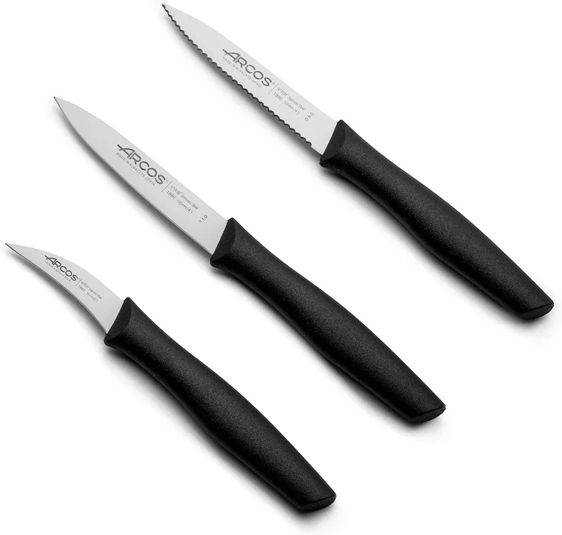 Arcos ▫️ Conjunto de 3 facas descascadoras. 3 facas descascadoras em aço inoxidável com cabo ergonómico em polipropileno para cortar frutas, legumes e tubérculos. Série Nova. Cor preta.