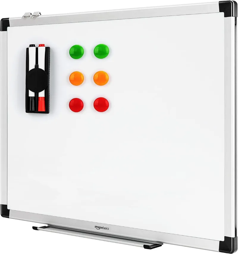 Amazon Basics ▫️ Quadro Branco Magnético com Moldura de Alumínio, Bandeja para Marcadores, 6 Ímanes, 1 Apagador e 2 Marcadores para Utilização no Escritório e em Casa, Montagem na Parede, Apagável a Seco, 60 x 45 cm