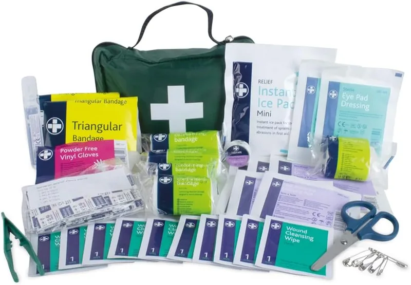 Reliance Medical ▫️ LEWIS-PLAST Kit completo de primeiros socorros com 90 peças para primeiros socorros ao ar livre – kit em conformidade com as normas europeias