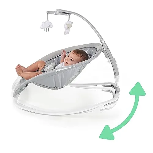 Ingenuity ▫️ Espreguiçadeira para bebés até 18 kg, Cuddle Lamb com vibrações, arco de brinquedos com 2 peluches, 12 melodias, 4 sons da natureza, volume regulável, ergonómica. 2