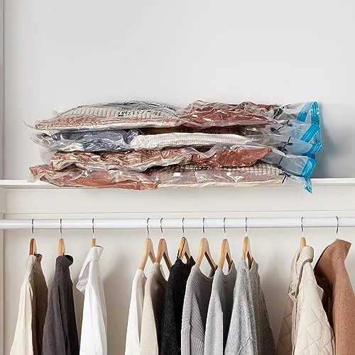 Amazon Basics ▫️ Conjunto de 6 sacos a vácuo para arrumação de roupa, inclui bomba manual de vácuo, com fecho de correr, tamanho extragrande (Jumbo), transparente 4