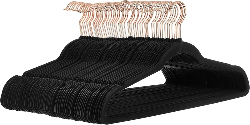 Amazon Basics ▫️ Cabides de veludo para fatos, embalagem de 50, preto/dourado