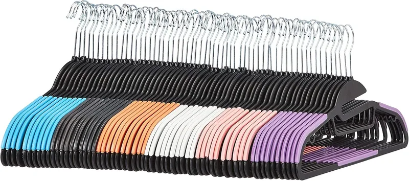 Amazon Basics ▫️ Cabides de plástico antiderrapantes para poupar espaço, com 10 pinças, 6 cores, embalagem de 60 unidades
