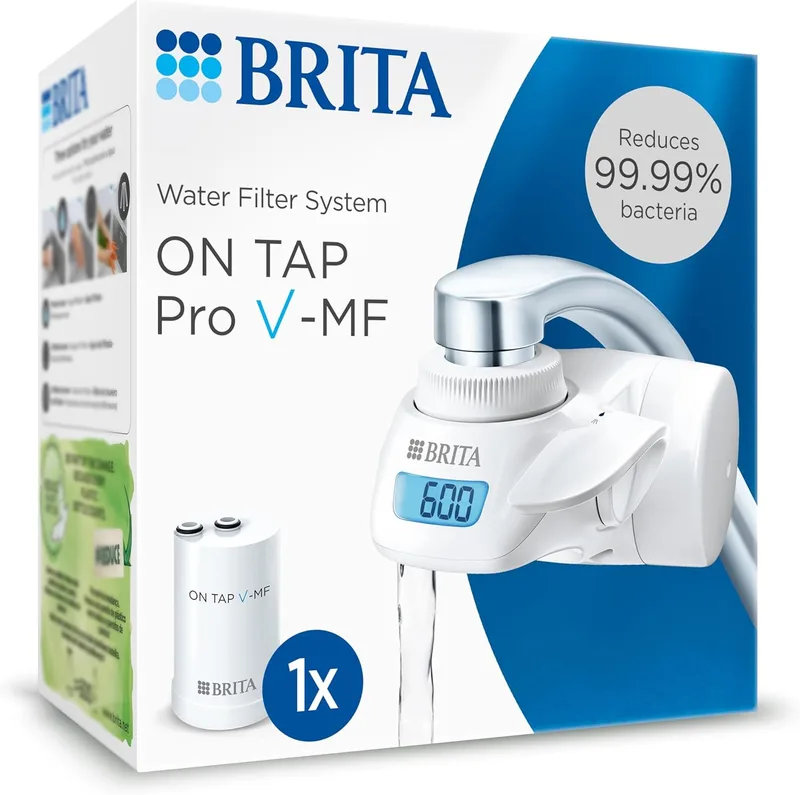 BRITA ▫️ Sistema de filtragem de água ON TAP Pro V-MF, incluindo 1 cartucho filtrante (600 L) — para água 99,99% livre de bactérias, com redução de PFAS, incluindo contador digital LCD de capacidade