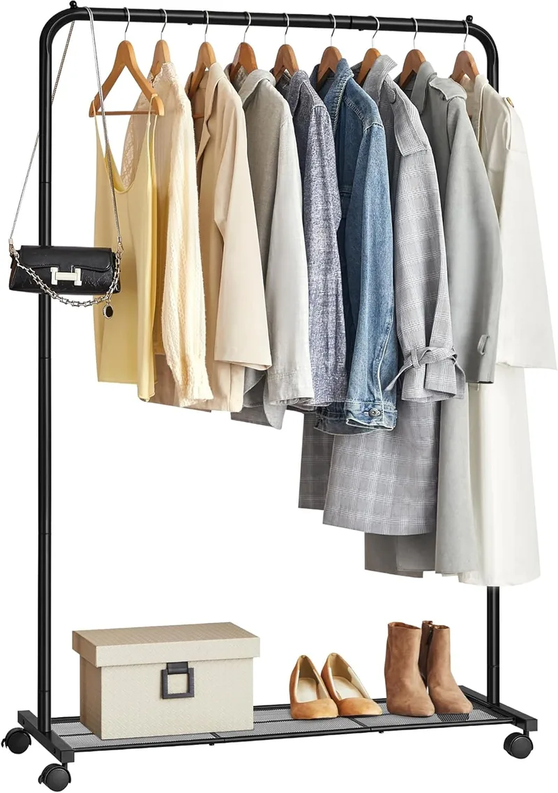 SONGMICS ▫️ Estendal para Roupa de Burro, Estendal para Roupa de Burro com Rodas, Estendal de Metal para Roupa, Barra de Suspensão com 91 cm de largura, com Prateleira, 2 Rodas com Fecho, Barra Superior Suporta até 40 kg, Preto HSR25BK