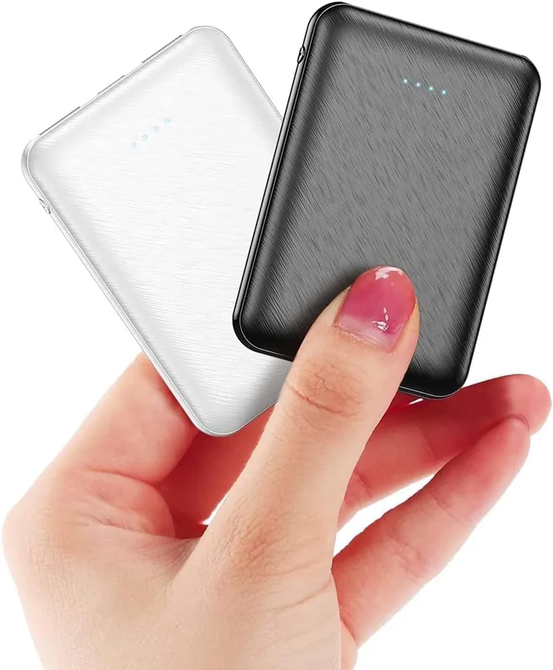 EVARY ▫️ 2 pacotes de Mini banco de potência pequeno mas forte, 5000 mAh, bateria externa portátil, bateria externa com fios, bateria externa leve (preto e branco)