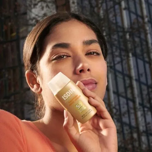 ISDIN ▫️ Fotoproteção Fusion Water Urban SPF 30, Protetor solar facial em creme fluido com ácido hialurónico, textura ultraleve e ação antipoluição para ambientes urbanos, 50 ml 2