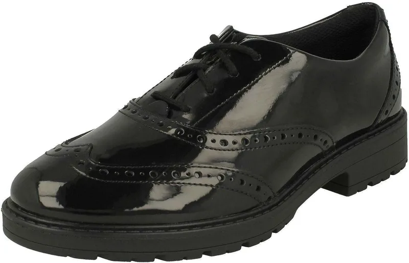 Clarks ▫️ Mocassins Escala Brilhantes para Menina | Silhueta intemporal | Palmilha de espuma macia | Tecnologia de controlo de odores | Disponível em tamanho largo, Preto