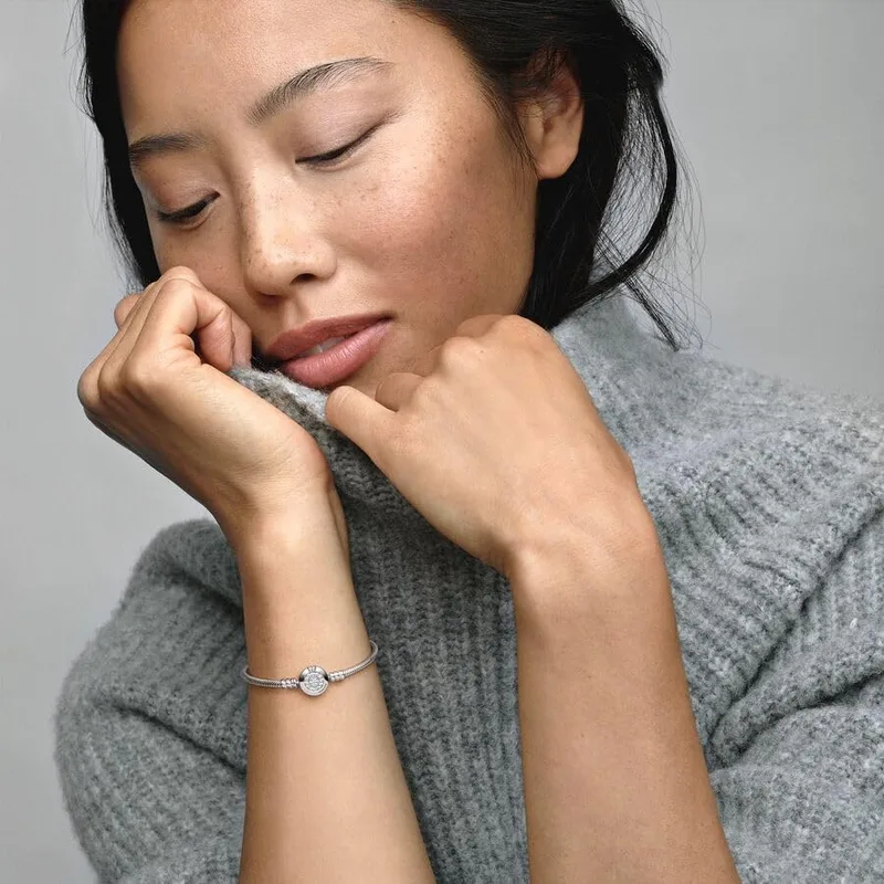 PANDORA ▫️ Pulseira Signature com corrente em forma de serpente e fecho com um desenho de coroa cintilante em forma de O, em prata de lei com zircônias cúbicas transparentes 4