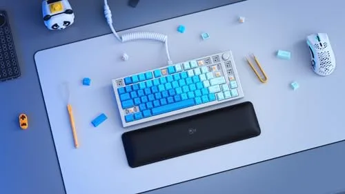 GLORIOUS ▫️ Cabo Espiral Premium Trançado para Teclados USB-C (Stealth) | Revestimento duplo altamente resistente, conector metálico tipo «aviador» de cinco pinos, formato anti-emaranhamento paralelo à secretária, para um ambiente organizado 6