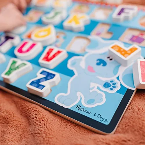Melissa & Doug ▫️ Blue's Clues & You! Quebra-cabeças de peças grossas de madeira - O Alfabeto (26 peças), Blue's Clues, brinquedos de desenvolvimento em madeira, Montessori, presente para meninos e meninas a partir dos 2 anos, 3