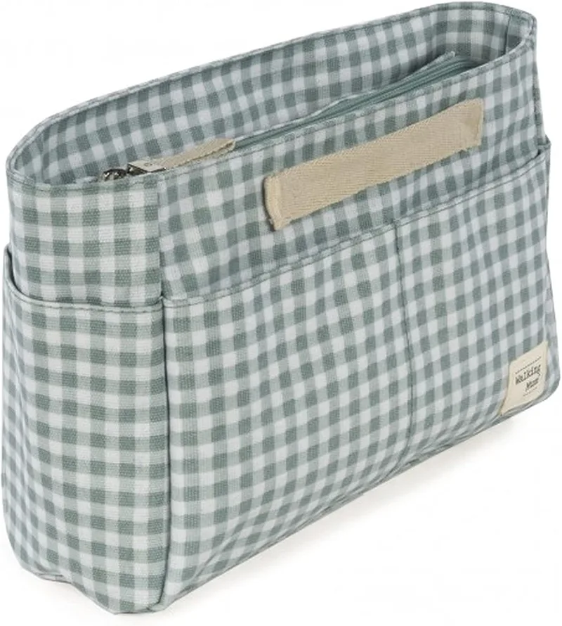 Walking Mum ▫️ . Necessaire para bebé «I Love Vichy». Pequena bolsa organizadora para acessórios de higiene e cuidados do bebé. Prática e fácil de transportar. Cor: verde. Dimensões: 26 x 16 x 12 cm.