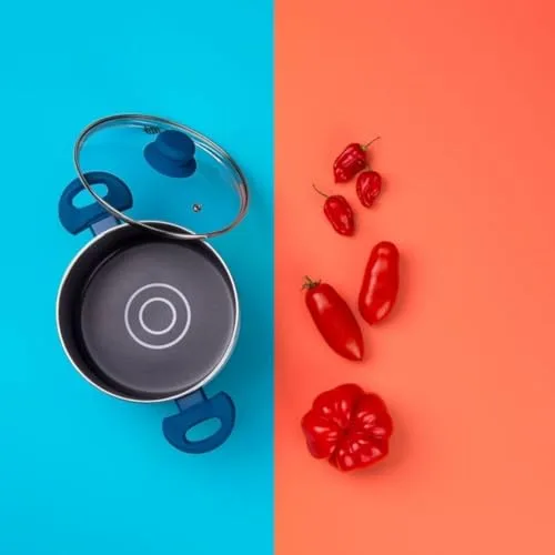Tasty ▫️ Panela com dosador de óleo e tampa de vidro, Ø20 cm, alumínio prensado com revestimento antiaderente, lavável na máquina de lavar louça, cor azul e cinzenta 2