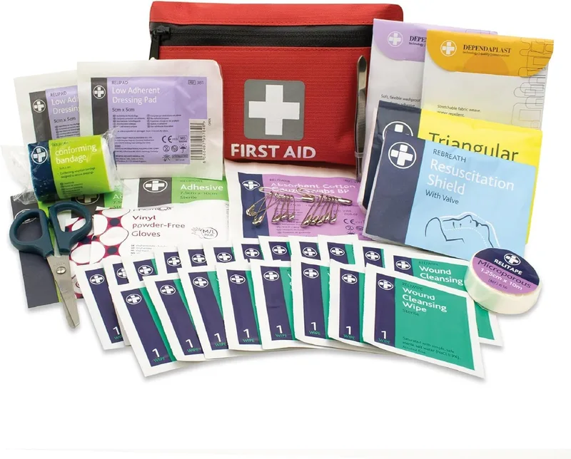 Lewis-Plast ▫️ LEWIS PLAST Kit Completo de Primeiros Socorros com 92 peças para primeiros socorros ao ar livre - Kit em conformidade com as normas europeias para uso em recintos fechados e atividades ao ar livre