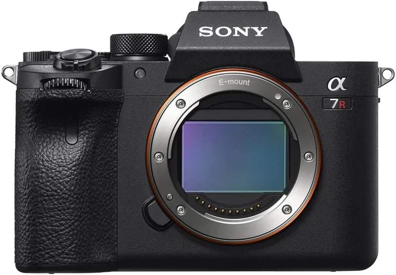 Sony ▫️ Alpha 7R IV (Full Frame) 61MP, vídeo 4K, 10 fps burst, Eye-AF, WiFi, apenas o corpo: Ideal para fotografia de paisagem, retrato e estúdio em alta resolução. Cor Preto
