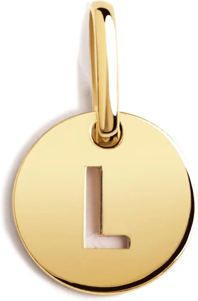 SINGULARU ▫️ Mini Medallion Letter. Pingente com inicial em prata de lei 925 com acabamento banhado a ouro de 18 quilates. Pode ser combinado com um colar... Joias para mulher. Letras de A a Z