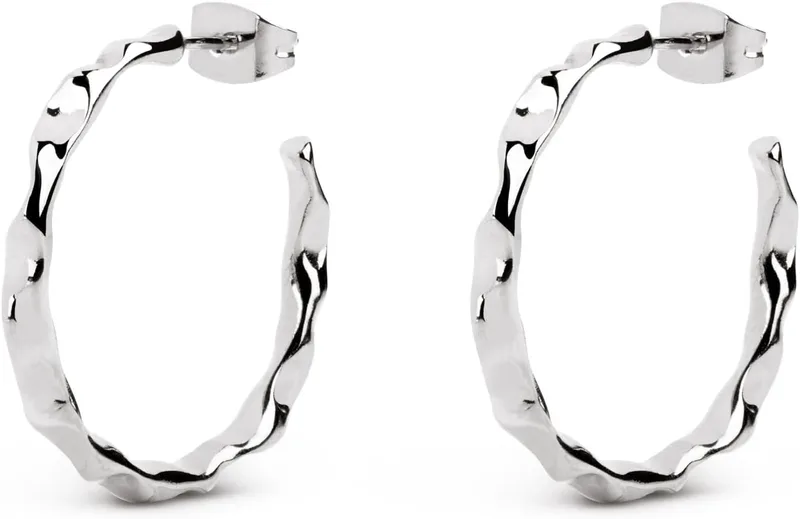 SINGULARU ▫️ Brincos de argola Lake. Latão com acabamento em ouro de 18 Kt ou ródio. Brincos de argola leves com fecho de pressão. Joalharia de senhora