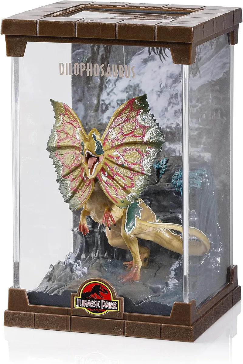 The Noble Collection ▫️ Figura do Dilophosaurus do Jurassic Park (bendyfig) - Diorama
