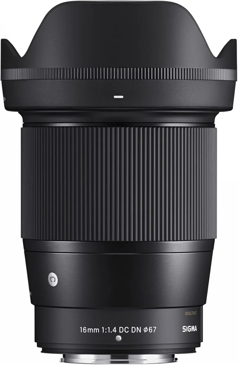 Sigma ▫️ Objetiva 16 mm F/1.4 (C) AF DC DN, montagem Fuji X-Mount