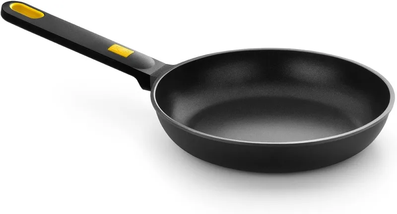 BRA ▫️ Frigideira Daily Pro 26 cm, preto e amarelo, alumínio fundido, indução total, antiaderente de 3 camadas, adequada para todos os tipos de fogão