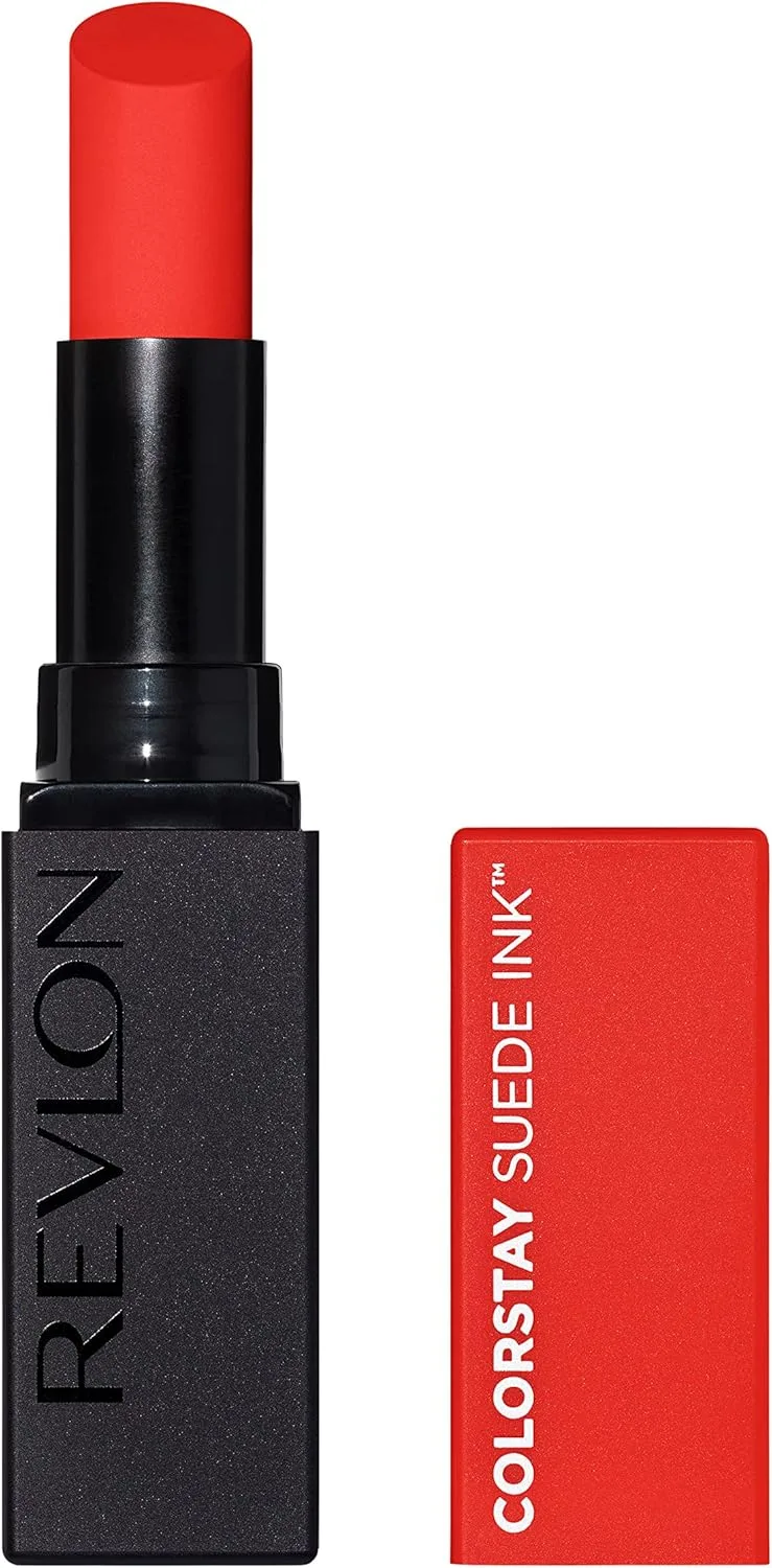 REVLON ▫️ ColorStay Suede Ink, Batom Mate de Longa Duração com Fórmula Anti-Transferência, Enriquecido com Vitamina E, Cobertura Total até 8H, Sombra 007 Feed The Flame 2,55g