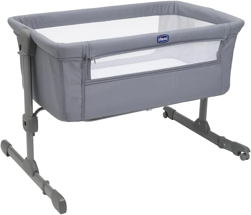 Chicco Next2Me Essential Crib Berço para recém-nascidos, compatível com várias camas, altura ajustável, boa circulação de ar, colchão e saco incluídos, 0-6 meses, cinzento