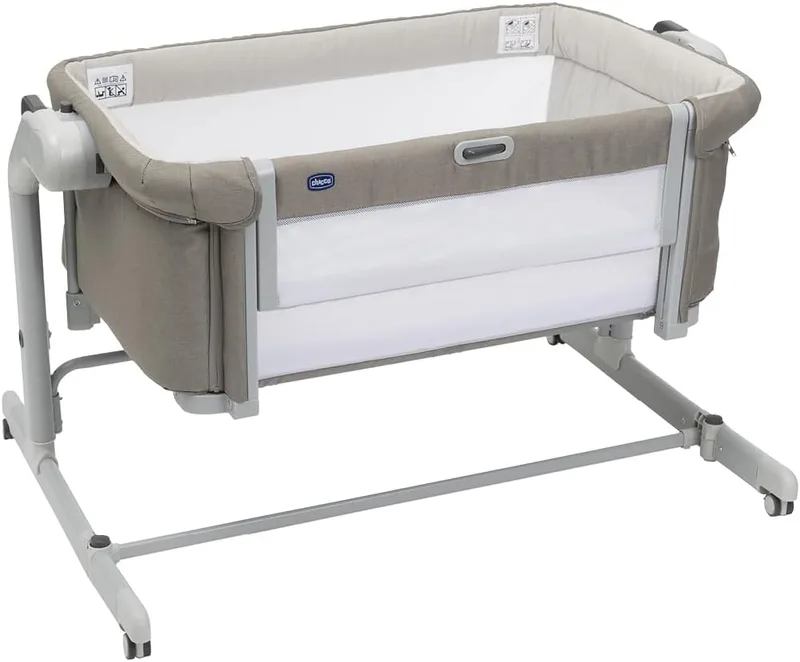 Chicco Next2Me Magic EVO, berço de dormir para bebés, com modo de baloiço, aba de baloiço, 11 níveis de altura, altura ajustável, 4 rodas, colchão e saco de viagem incluídos, bege