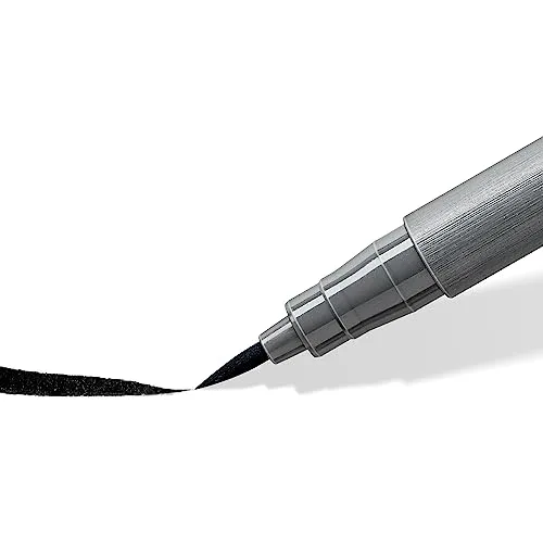 STAEDTLER ▫️ Conjunto de canetas de pigmento preto intenso, canetas de vários tipos, caneta de ponta macia, caneta de caligrafia e canetas de ponta revestida, cor preta intensa, à prova de água, 4 canetas em blister, 37 BK4-1 2
