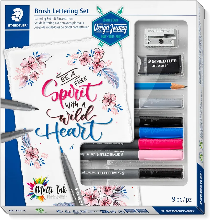 STAEDTLER ▫️ Brush Lettering Design Journey - Conjunto de 6 canetas Pigment Art para lettering em cores variadas, 1 lápis, 1 borracha e 1 afiador, 61 371-1