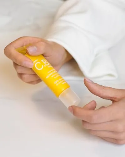 Ziaja ▫️ VITAMINA C, B3 E NIACINAMIDA Soro facial ativo 30 ml 5