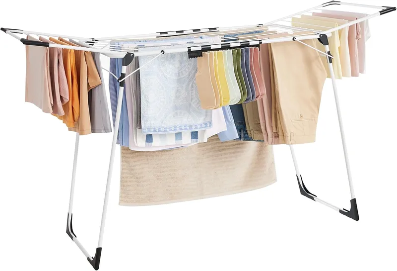 SONGMICS ▫️ Estendal de pé, 56,5 x 173 x 96,5 cm, estendal com asas para poupar espaço, com suporte para meias, em metal, para roupa, toalhas e lavandaria, Branco LLR518W01