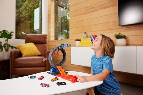 Hot Wheels ▫️ Conjunto de brinquedos City «Ataque do Morcego» e carro de brincar à escala 1:64 2