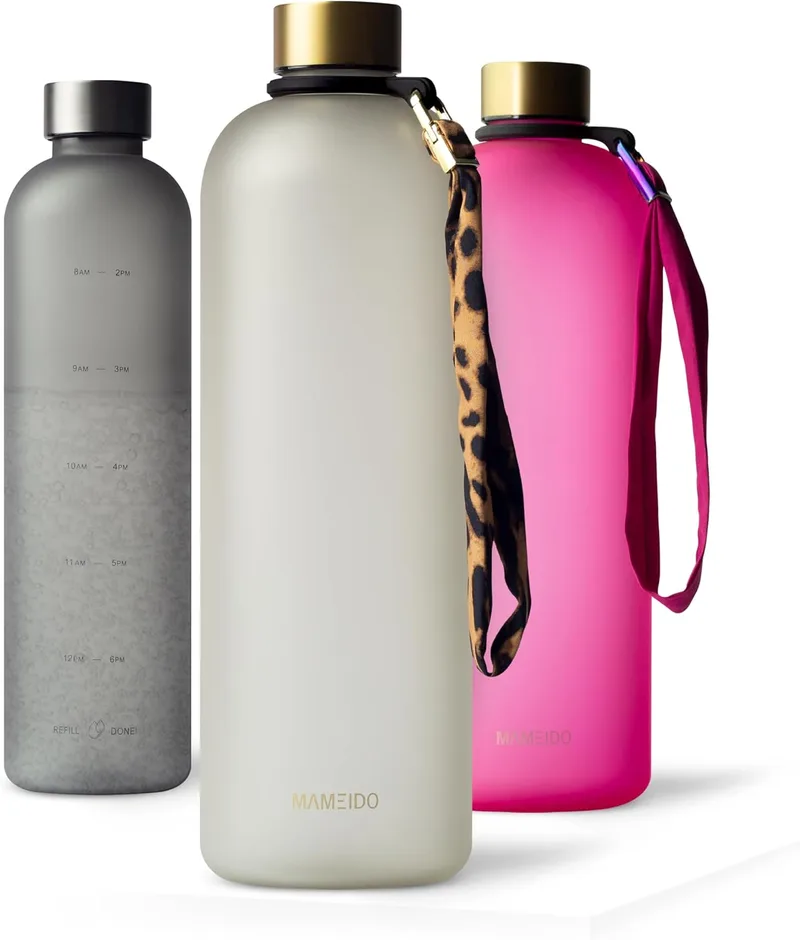MAMEIDO ▫️ Garrafa de água de 1,5 litros, Motivacional, sem BPA, anti-gotejamento, Tritan para a escola, ginásio, escritório (Ivory Beige Gold)