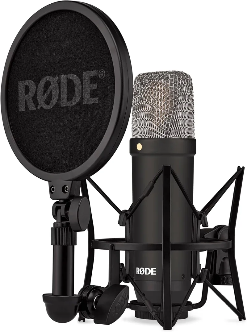 RØDE ▫️ Microfone de condensador de diafragma grande NT1 Signature Series, com suporte antivibrações, filtro antipop e cabo XLR para produção musical, gravação de voz e podcasting (Preto)