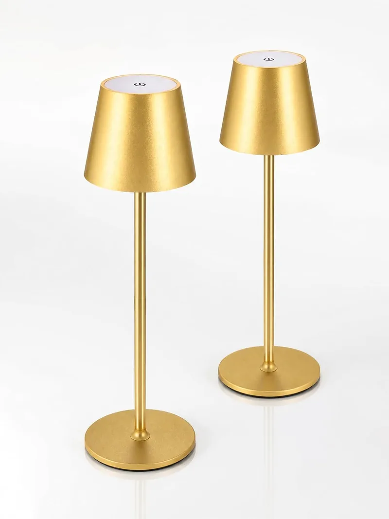 Zoeger ▫️ 2 candeeiros de mesa LED reguláveis, com bateria, sem fios, recarregáveis, luz quente, 3000 K, candeeiro de mesa para interior e exterior com USB-C, alumínio, IP54, resistente à água (dourado)…