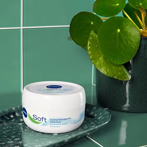 NIVEA ▫️ Soft (1 x 375 ml), creme multiusos com óleo de jojoba e vitamina E, creme hidratante intensivo para o cuidado da pele do rosto, corpo e mãos, sem parabenos (Embalagem de 4) 2