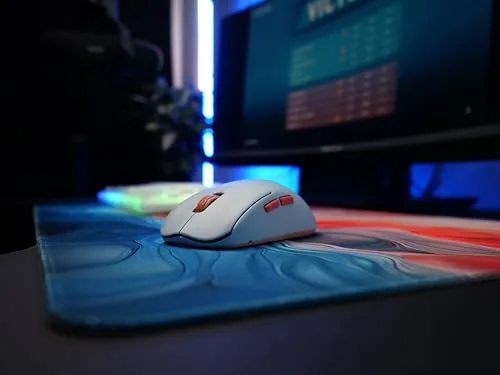 CHERRY XTRFY ▫️ M68 Wireless, Rato sem fios ultraleve para jogos, 2,4 GHz, otimizado para e-sports, formato simétrico com parte frontal extra baixa, azul 2