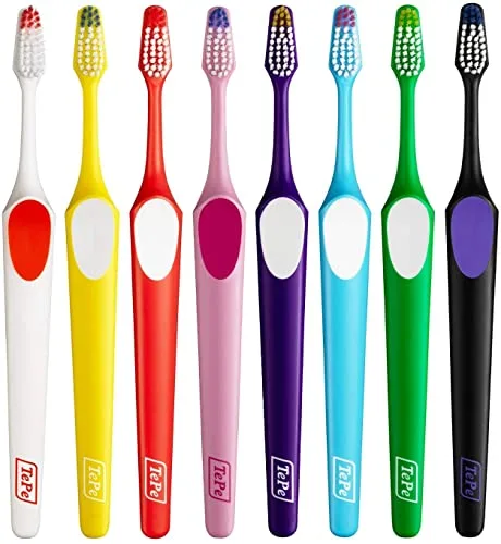 TePe ▫️ Nova Medium, escova de dentes para adolescentes e adultos, com cabo ergonómico e antiderrapante, cores variadas (Embalagem de 2) 3
