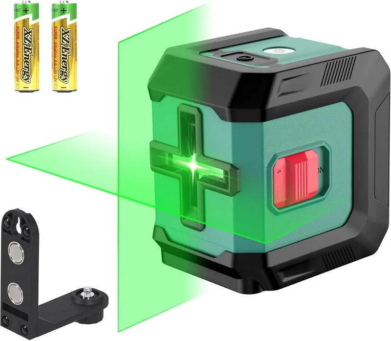 HYCHIKA BETTER TOOLS FOR BETTER LIFE ▫️ HYCHIKA Nível laser autonivelante 15M, nível laser verde ajustável com 3 níveis de brilho, laser autonivelante para utilização no interior e no exterior, suporte magnético com rotação de 360°, 2 pilhas incluídas
