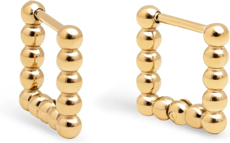 SINGULARU ▫️ Brincos Mila Dots. Aço com acabamento banhado a ouro de 18 quilates. Argolas quadradas com fecho tipo Congo/Click. Joias para mulher